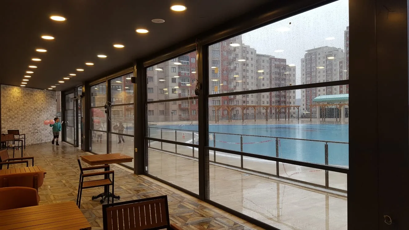 Geam Ghilotină Automat — Imagen 2 de 11