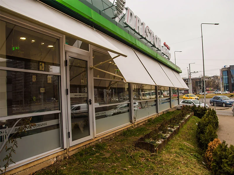 Amenajări terase în Craiova — Pergole retractabile moderne